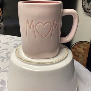 Rae Dunn‎ “MOM” Mug PINK 💗💗💗💗